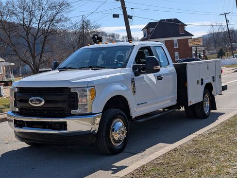 Used 2017 Ford F350 XL w/ Power Equipment Group AWD/4WD image 12