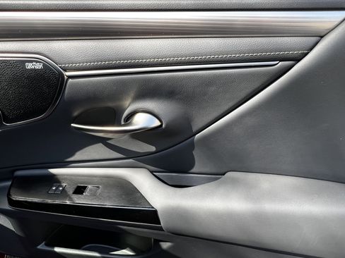 Used 2025 Lexus ES 350 F Sport w/ Accessory Package (Z1) image 42