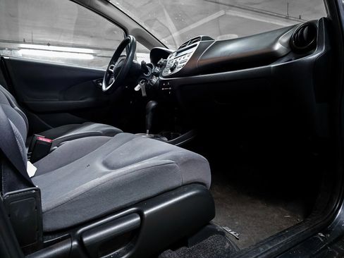 Used 2013 Honda Fit Base image 34