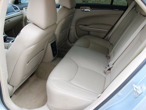 Used 2013 Chrysler 300 image 5