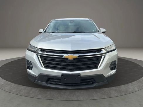 Used 2022 Chevrolet Traverse LS image 2