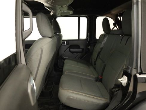 Used 2024 Jeep Wrangler Unlimited image 36