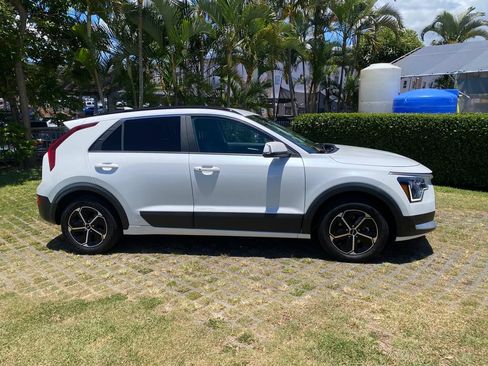 Used 2024 Kia Niro EX FWD image 8