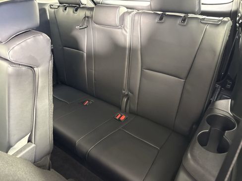 Used 2024 Toyota Highlander XLE image 24