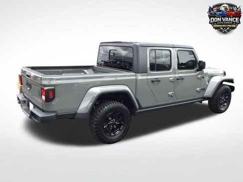 Used 2023 Jeep Gladiator Sport AWD/4WD image 5