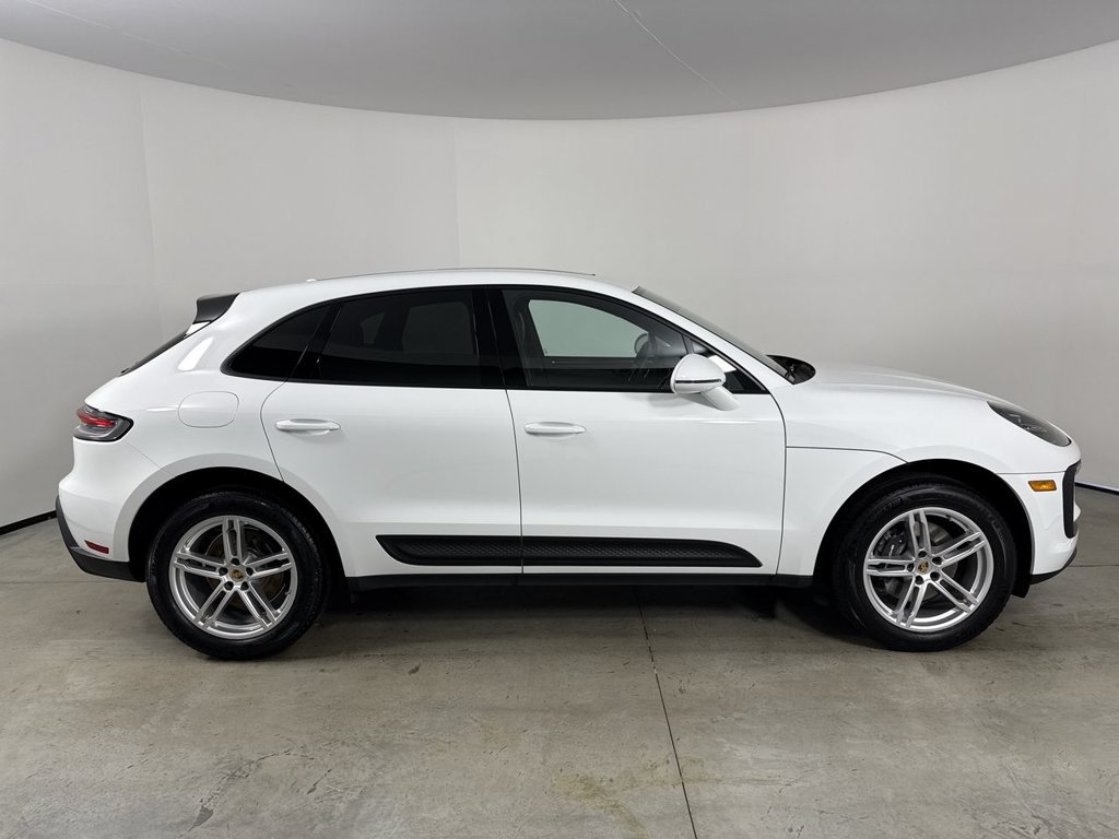 Certified 2026 Porsche Macan AWD/4WD image 8