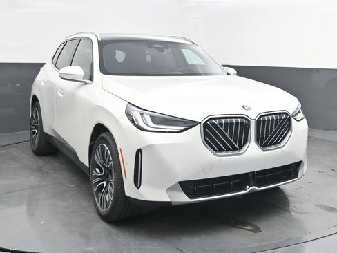 Used 2025 BMW X3 xDrive30i w/ Premium Package image 1