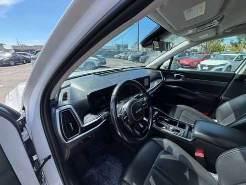 Used 2024 Kia Sorento S FWD image 37