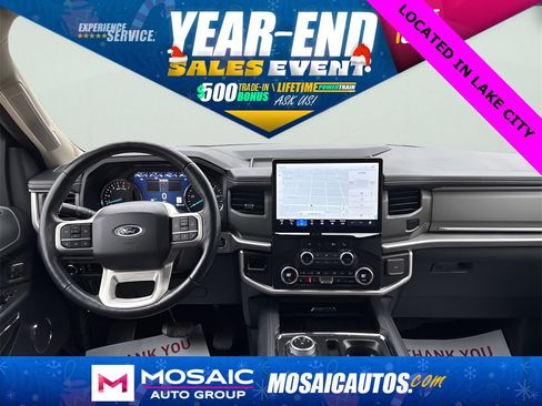 Used 2024 Ford Expedition XLT image 14