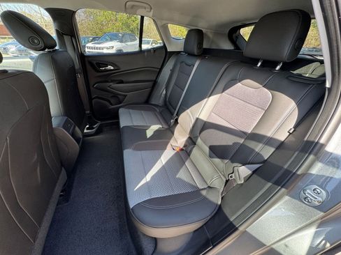 Used 2025 Chevrolet Trax LT w/ LT Convenience Package image 33