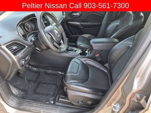 Used 2020 Jeep Cherokee Latitude Plus FWD image 17