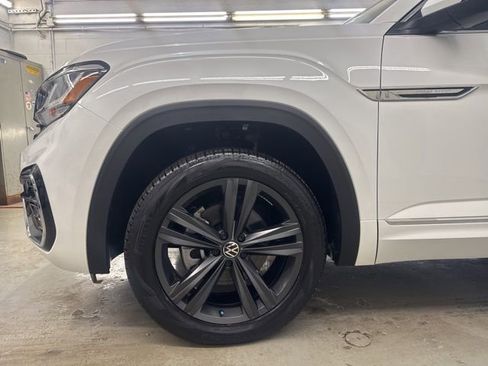 Certified 2022 Volkswagen Atlas Cross Sport SEL R-Line image 5