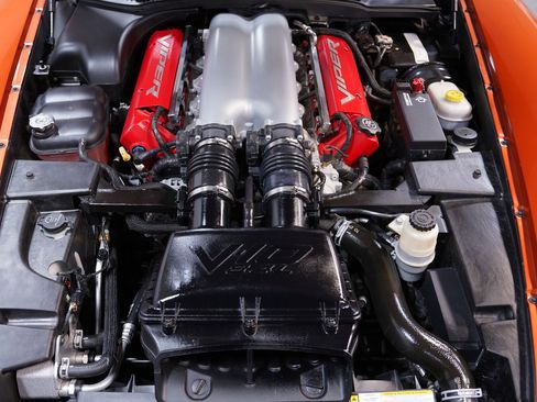 Used 2010 Dodge Viper SRT-10 image 3