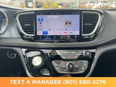 New 2026 Chrysler Pacifica Select FWD image 17
