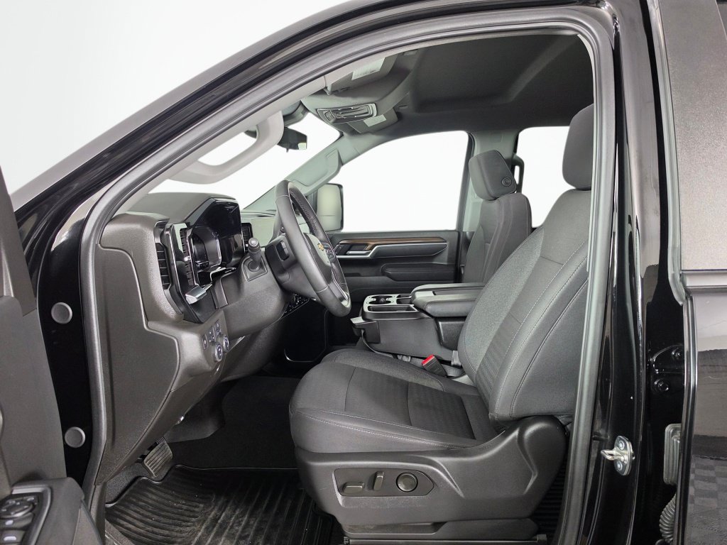Used 2025 Chevrolet Silverado 2500 LT w/ Convenience Package AWD/4WD image 28
