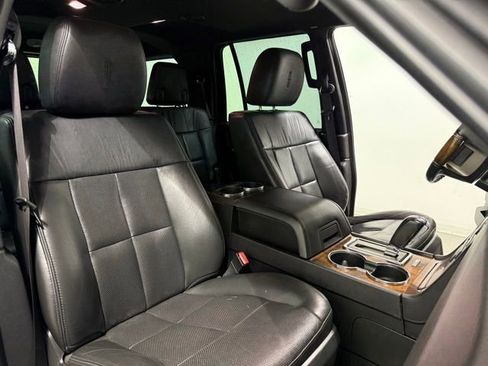 Used 2014 Lincoln Navigator 4WD image 32