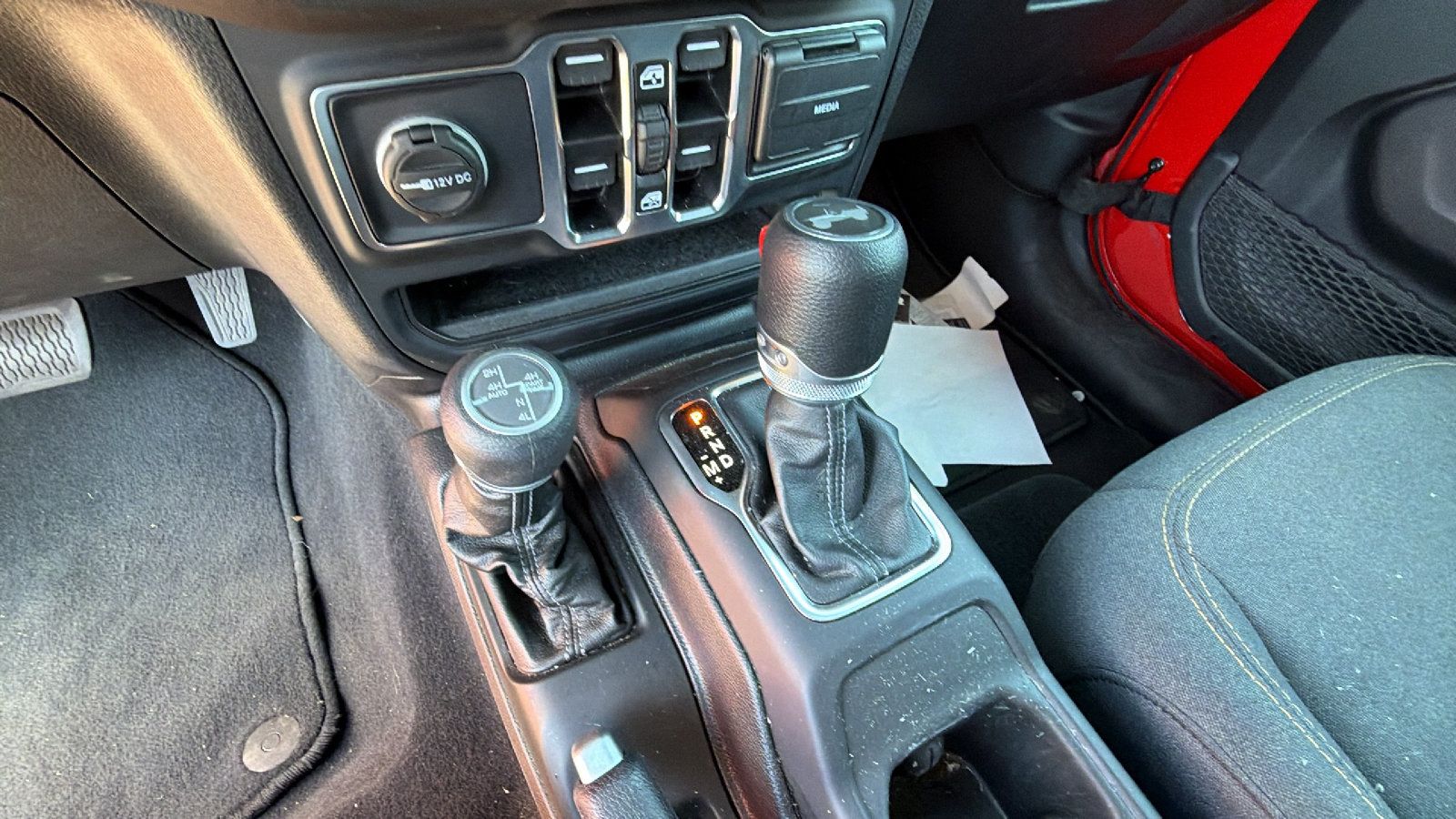 Used 2025 Jeep Wrangler Unlimited Sahara w/ Safety Group AWD/4WD image 30