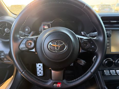 Used 2022 Toyota GR86 Premium RWD image 8