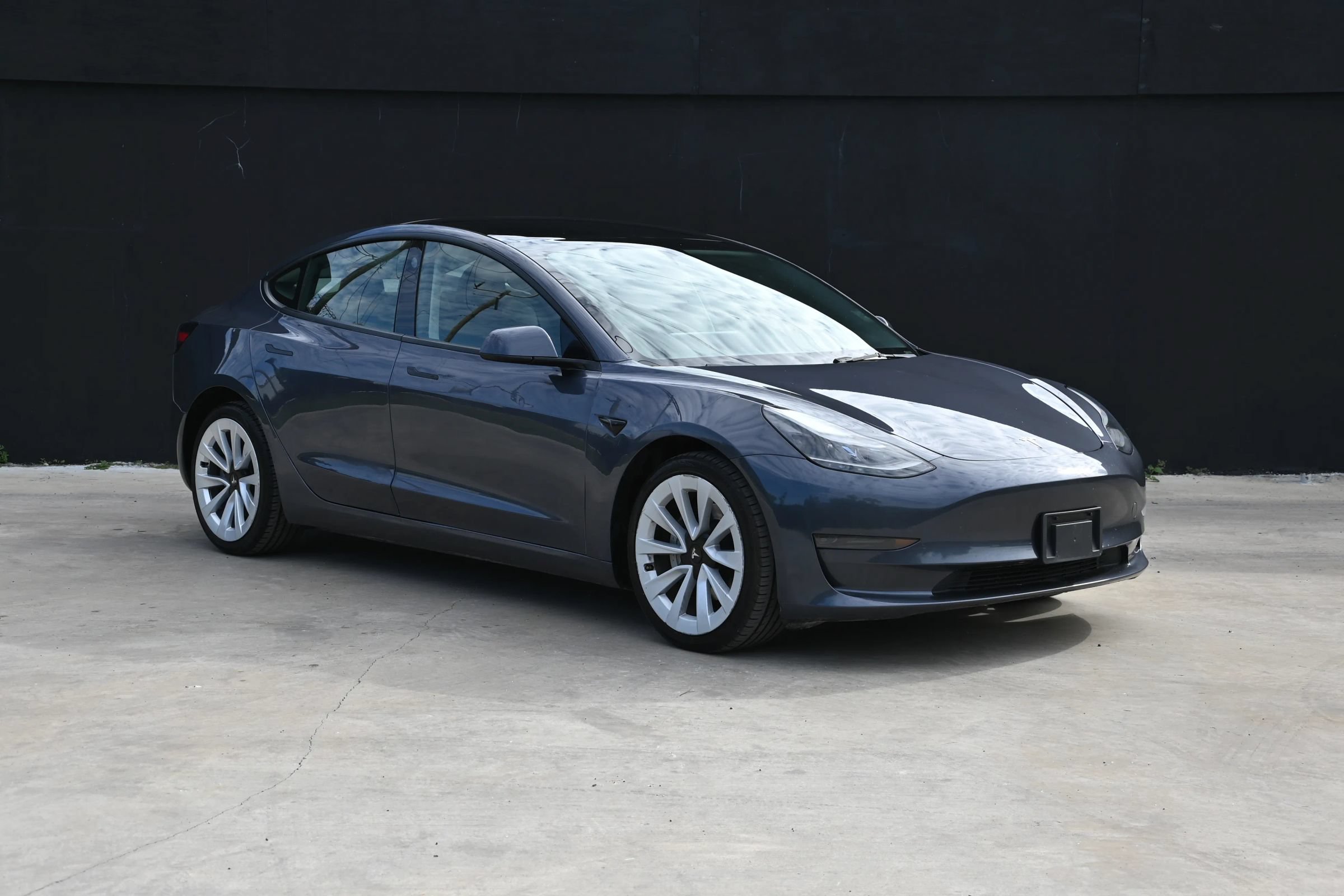 Used 2023 Tesla Model 3 Standard Range RWD image 3