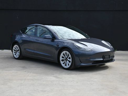 Used 2023 Tesla Model 3 Standard Range RWD image 3