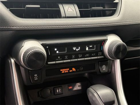 Used 2019 Toyota RAV4 LE image 16