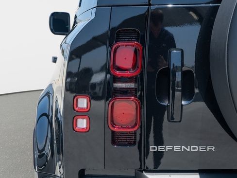 New 2025 Land Rover Defender 110 X-Dynamic SE image 8