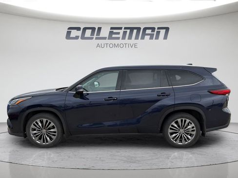 Used 2020 Toyota Highlander Platinum w/ Preferred Accessory Package AWD/4WD image 2