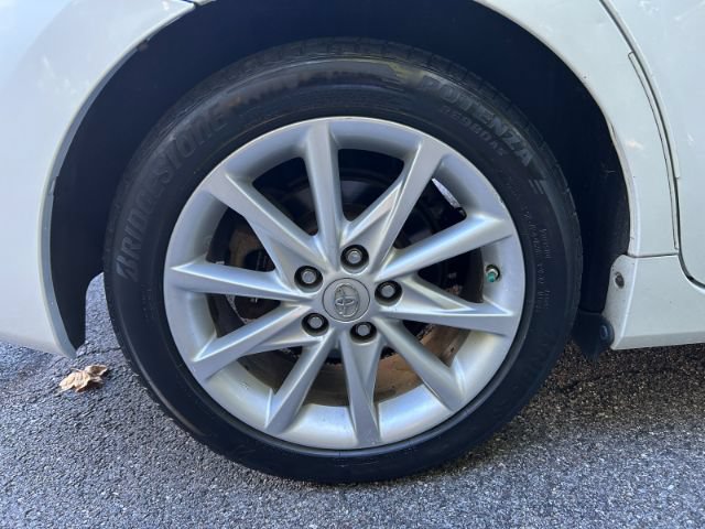 Used 2013 Toyota Prius V Five FWD image 33
