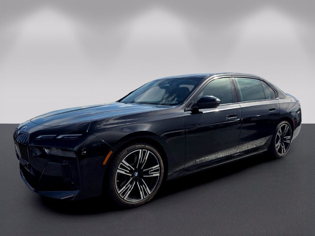 Certified 2023 BMW i7 xDrive60 w/ Parking Assistance Package AWD/4WD image 7