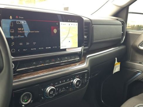 Used 2024 GMC Sierra 1500 SLE image 27