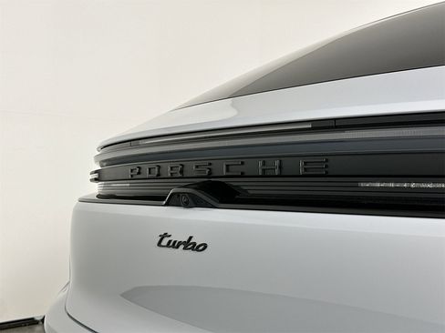 Certified 2025 Porsche Macan Turbo Electric image 17