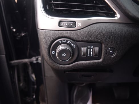 Used 2022 Jeep Cherokee Limited image 7