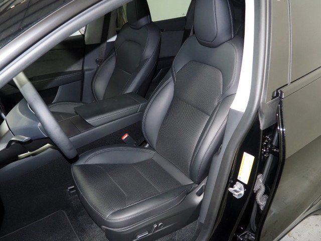 Used 2026 Tesla Model Y Long Range RWD image 15
