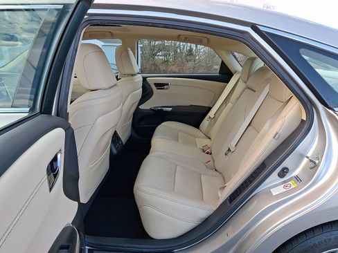 Used 2016 Toyota Avalon Limited image 16