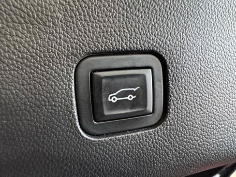 Used 2020 Buick Enclave Essence FWD image 24