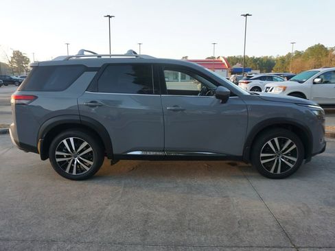 Used 2025 Nissan Pathfinder Platinum image 26