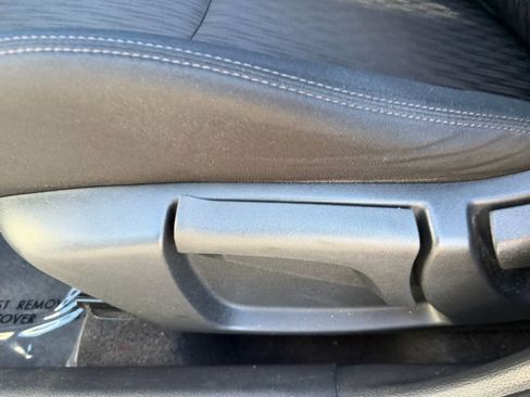 Used 2019 Nissan Rogue S image 22