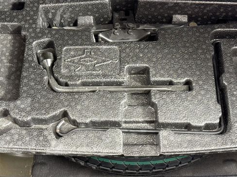 Used 2018 Toyota Avalon XLE Premium image 45