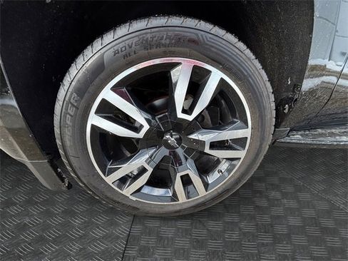 Used 2018 Chevrolet Suburban Premier image 13