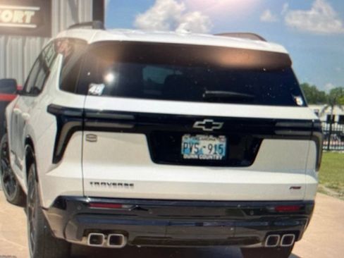 Used 2025 Chevrolet Traverse RS w/ LPO, Floor Liner Package FWD image 4