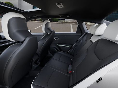 New 2025 Kia K4 GT-Line image 18