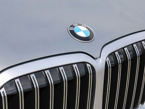 Used 2023 BMW X7 xDrive40i w/ Premium Package AWD/4WD image 9