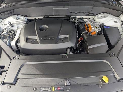 Certified 2025 Volvo XC90 T8 Plus w/ Protection Package Premier image 23