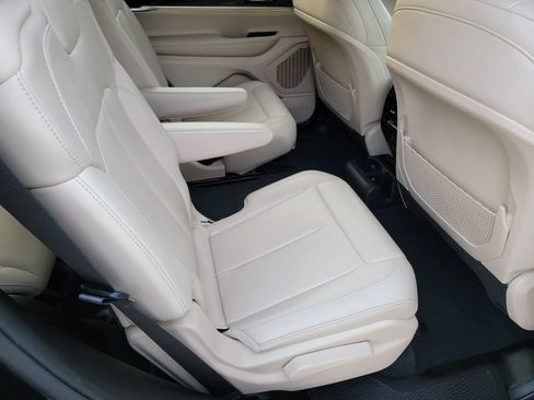 Used 2024 Jeep Grand Cherokee L Limited RWD image 14