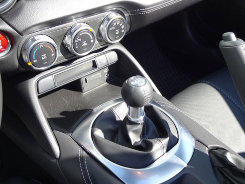 Used 2025 MAZDA MX-5 Miata Grand Touring w/ Weather Package image 12