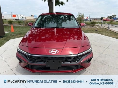 Certified 2024 Hyundai Elantra Limited FWD image 12