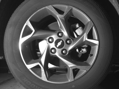 Used 2025 Chevrolet Trax LT w/ LT Convenience Package FWD image 13