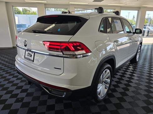 Used 2023 Volkswagen Atlas Cross Sport SE AWD/4WD image 3