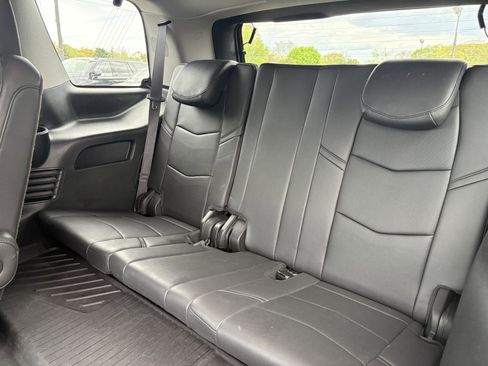 Used 2020 Cadillac Escalade Premium Luxury AWD/4WD image 13