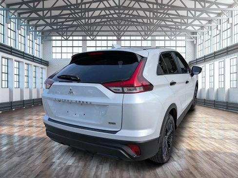 Used 2022 Mitsubishi Eclipse Cross LE FWD image 4